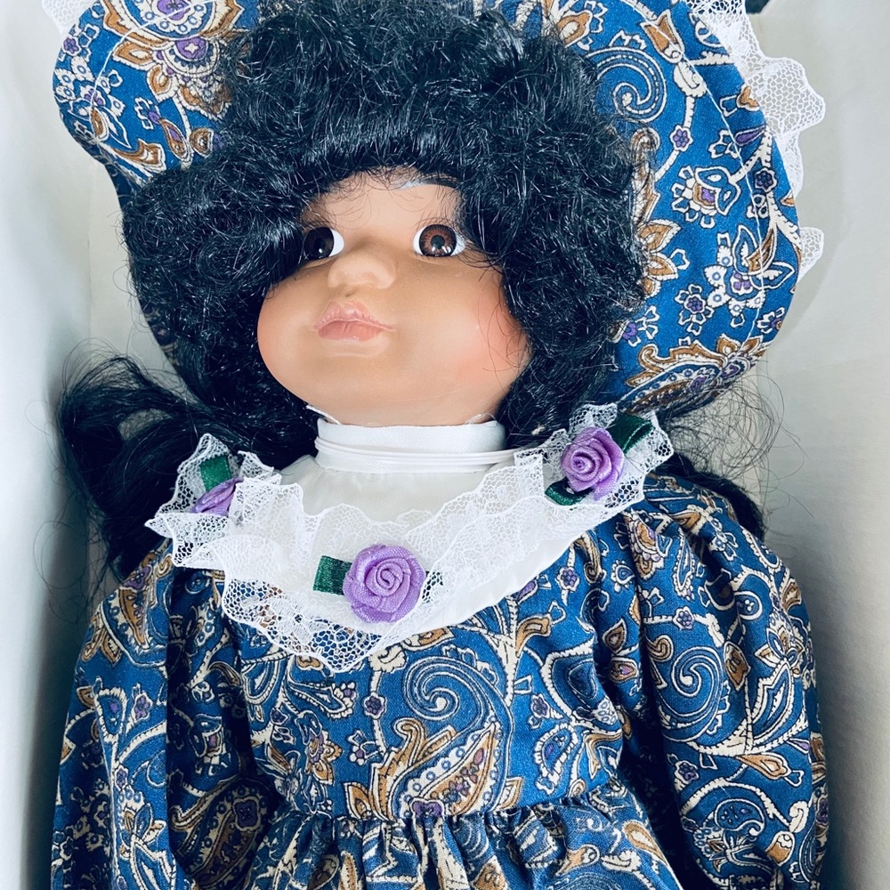 The Platinum Collection Porcelain Musical Doll - Picture 3 of 8
